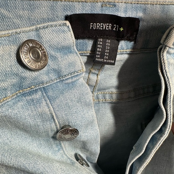 Forever 21 Light Wash Denim Jacket with Silver Buttons - Picture 4 of 5